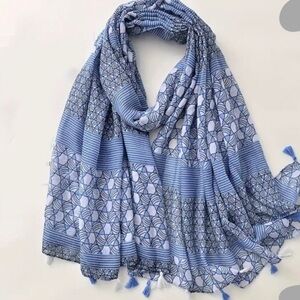 Large Square tassel scarf white and blue
